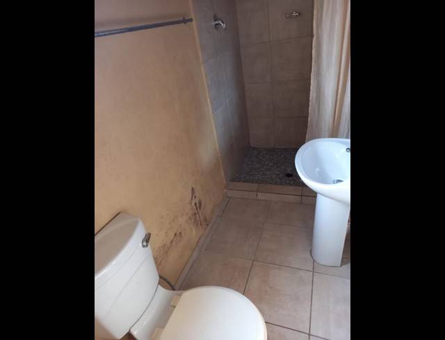 2 BEDROOM HOUSE FOR SALE IN TEMBISA CENTRAL